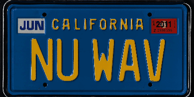 A blue and yellow license plate with the words california niu waves.